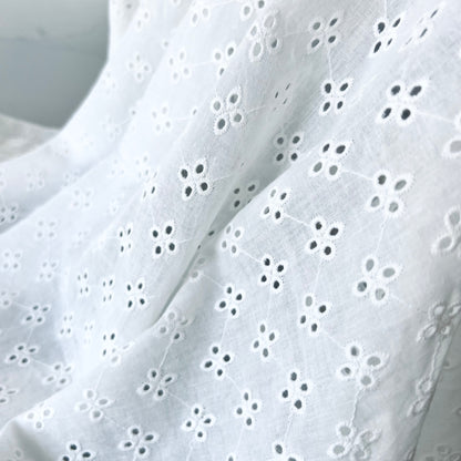 Cape d'allaitement brodée